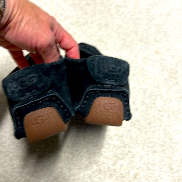 UGG Black Suede Shearling Lined Kilt Loafers Size 7 S/N 1949 - Picture 3 of 9